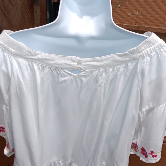MUSELOOKS OFF THE SHOULDER EMBROIDERY top.   #5767 - Picture 7 of 8